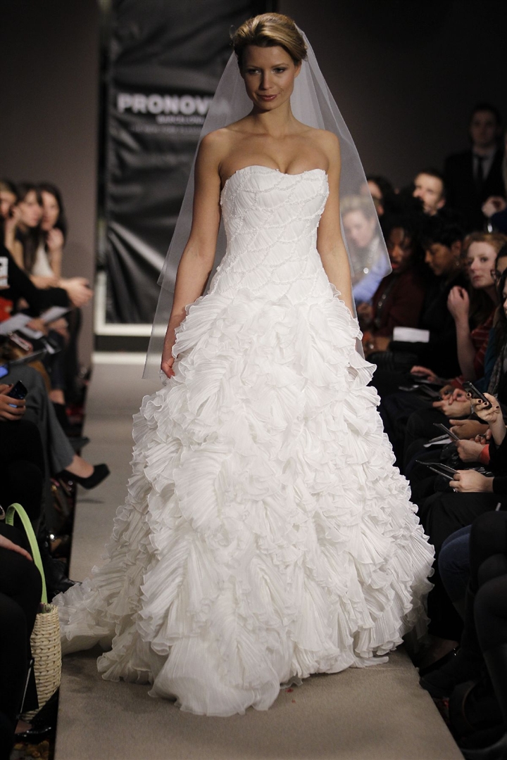 Pronovias 2012 İlkbahar/Yaz Gelinlik