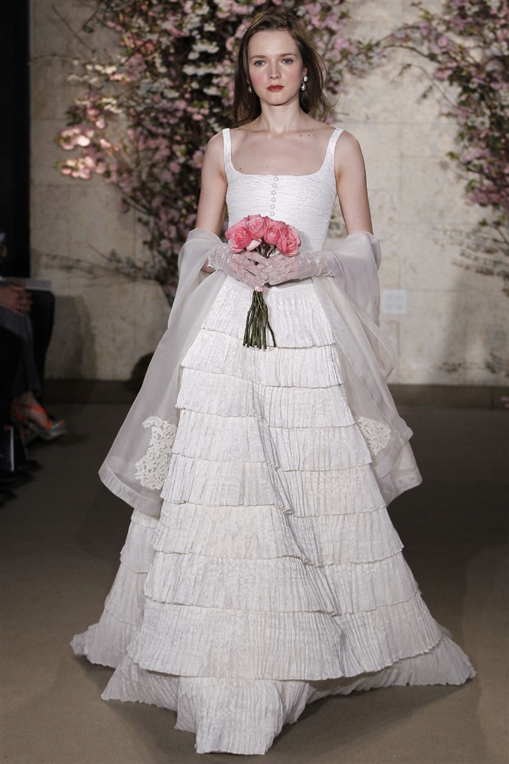 Oscar de la Renta 2012 İlkbahar/Yaz Gelinlik