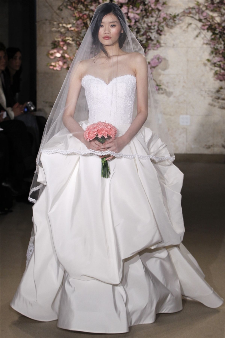 Oscar de la Renta 2012 İlkbahar/Yaz Gelinlik