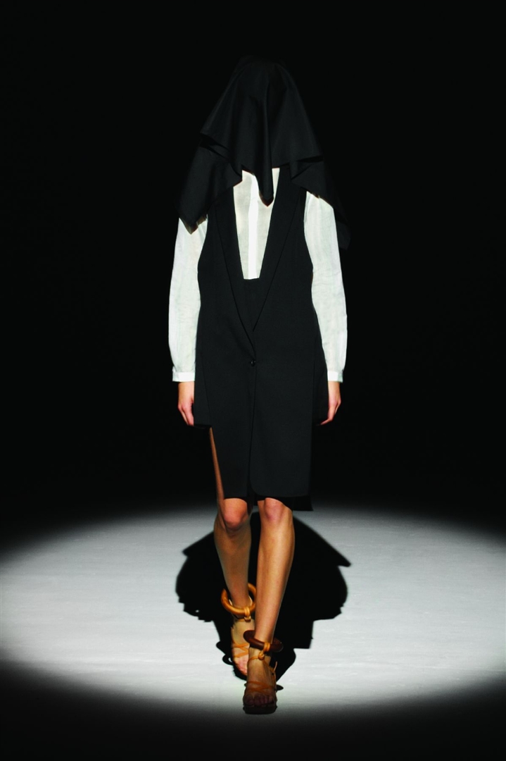 Hussein Chalayan 2011 İlkbahar/Yaz