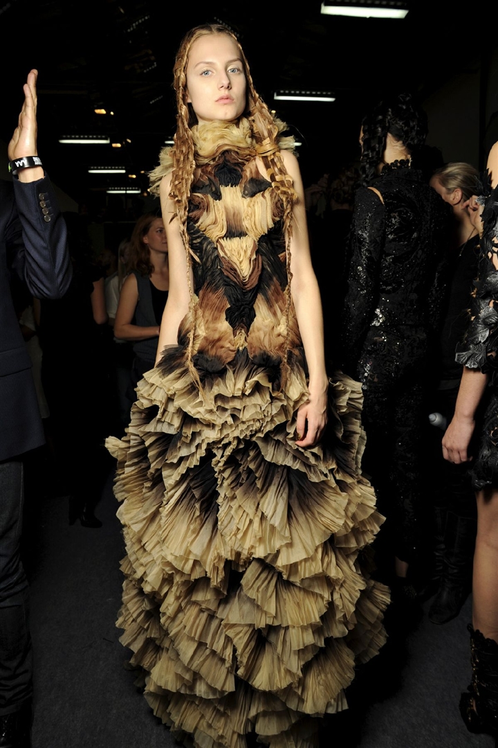 Alexander McQueen 2011 İlkbahar/Yaz Çekim Arkası