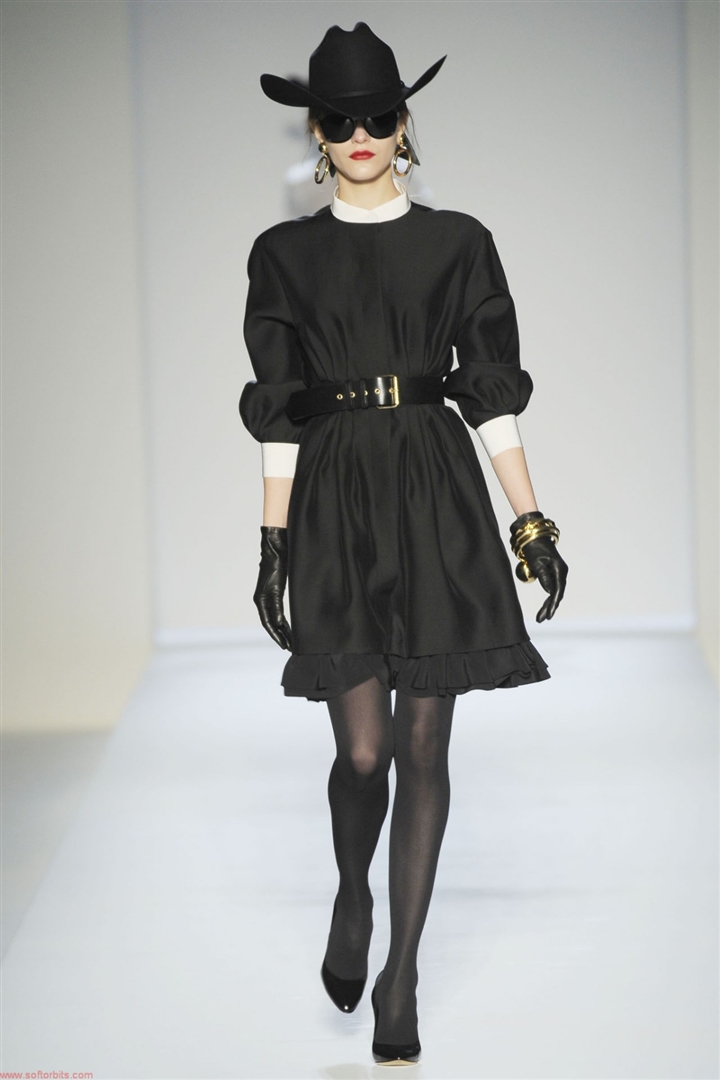 Moschino 2010-2011 Sonbahar/Kış