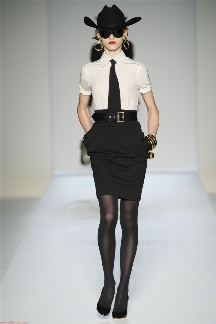 Moschino 2010-2011 Sonbahar/Kış