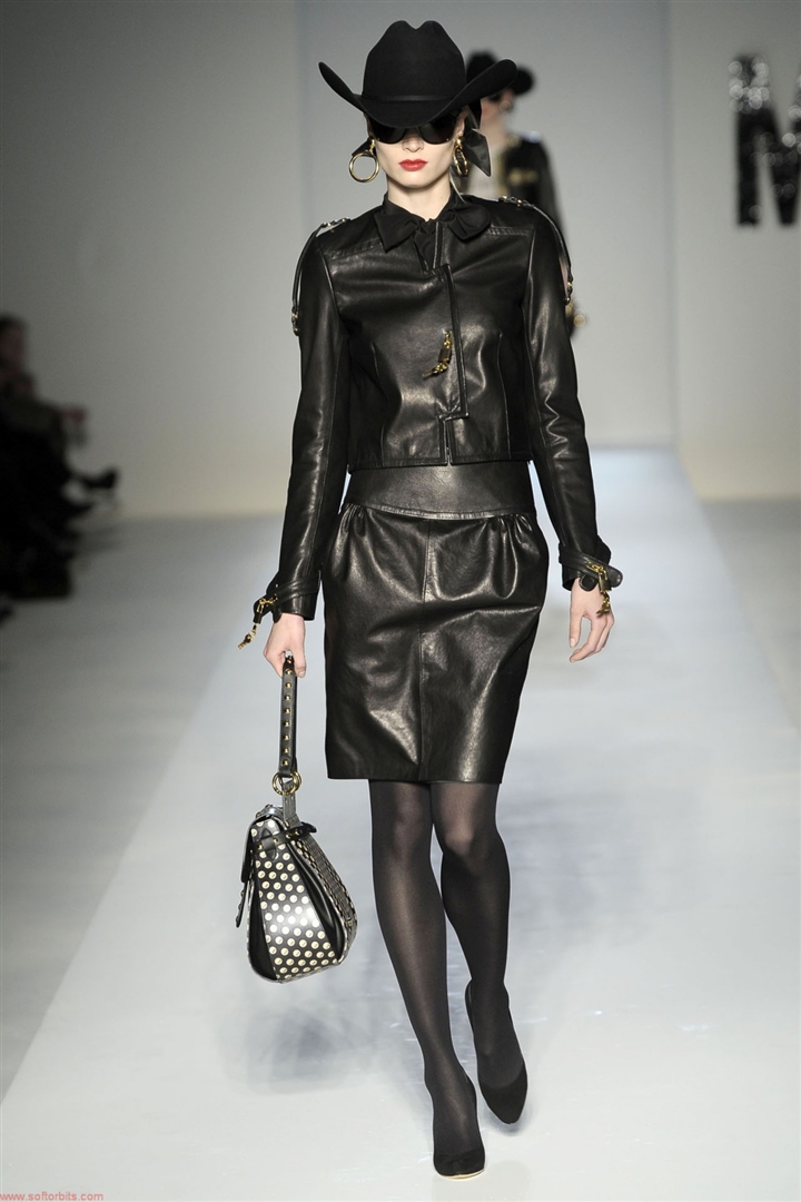 Moschino 2010-2011 Sonbahar/Kış