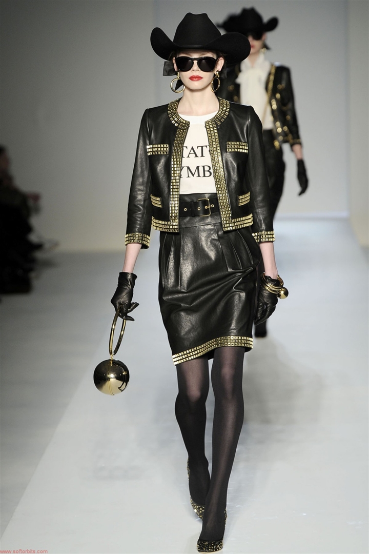 Moschino 2010-2011 Sonbahar/Kış