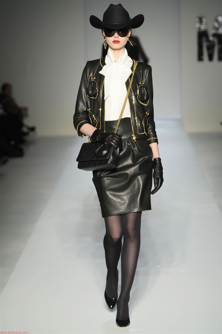 Moschino 2010-2011 Sonbahar/Kış