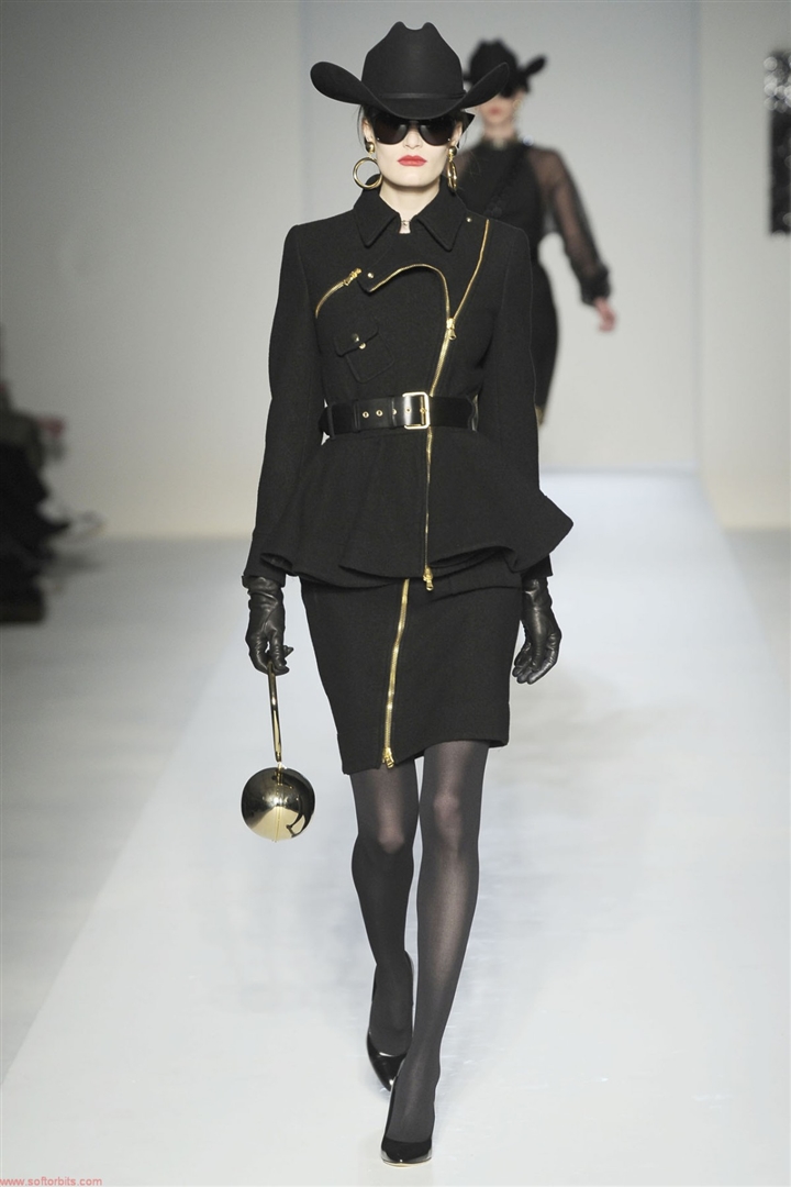 Moschino 2010-2011 Sonbahar/Kış