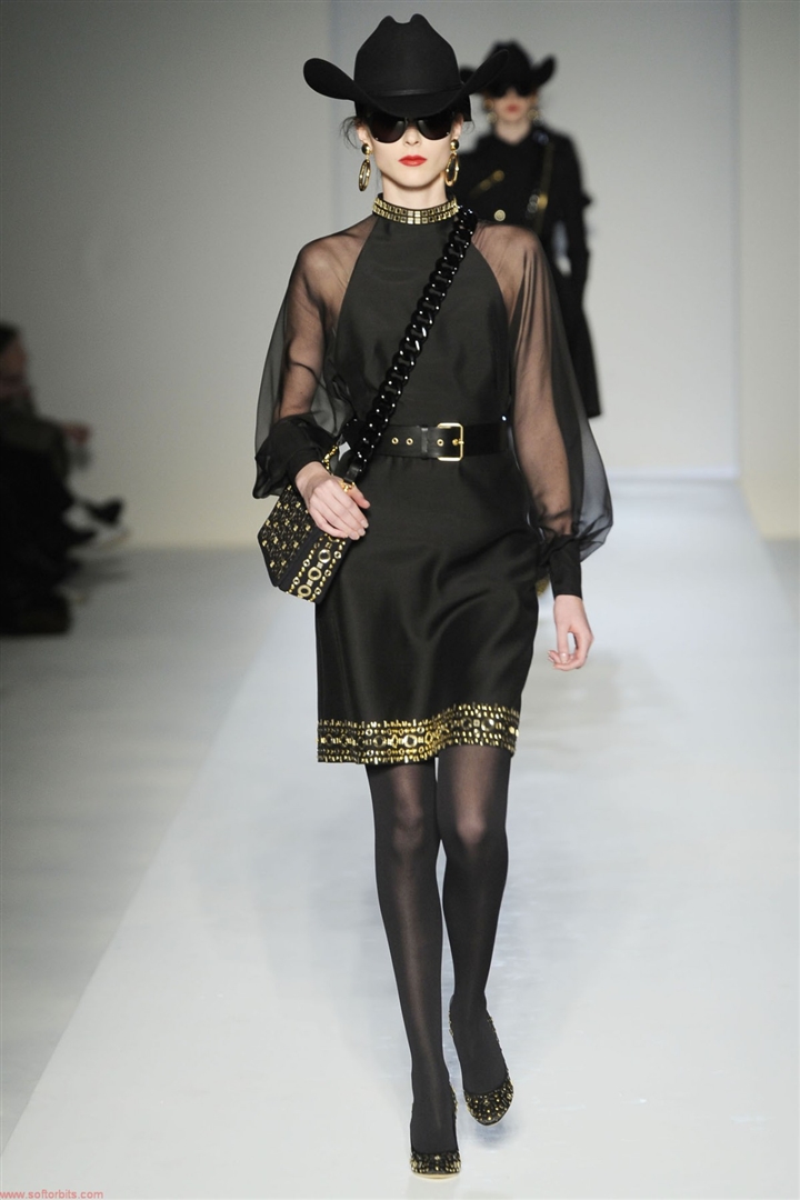 Moschino 2010-2011 Sonbahar/Kış