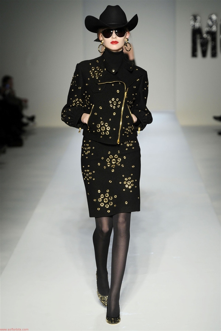 Moschino 2010-2011 Sonbahar/Kış