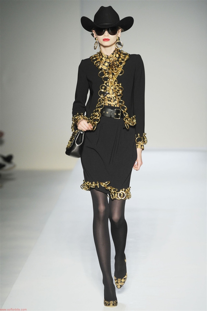 Moschino 2010-2011 Sonbahar/Kış