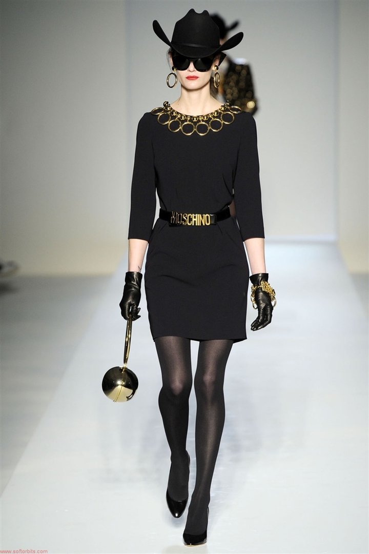 Moschino 2010-2011 Sonbahar/Kış