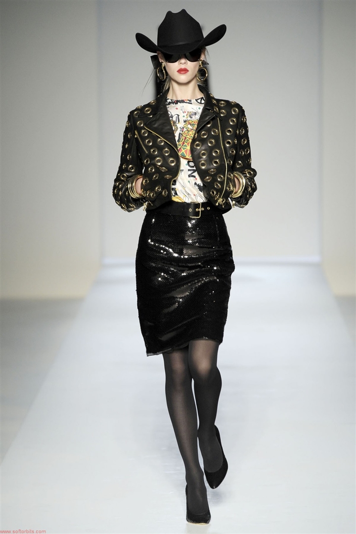 Moschino 2010-2011 Sonbahar/Kış