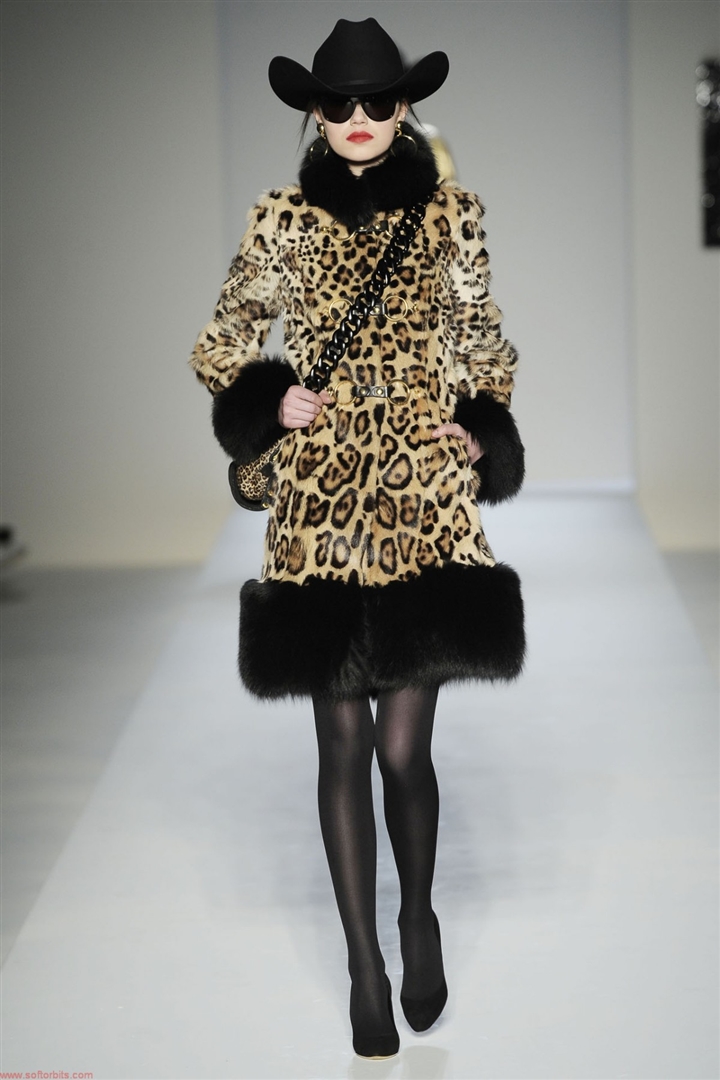 Moschino 2010-2011 Sonbahar/Kış