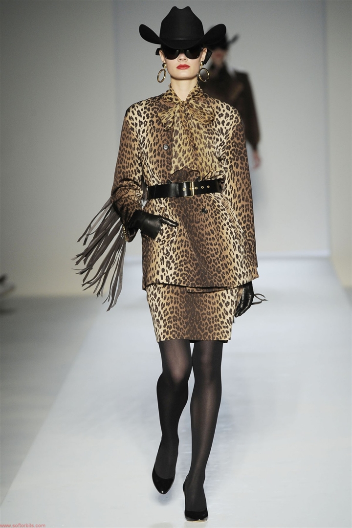 Moschino 2010-2011 Sonbahar/Kış