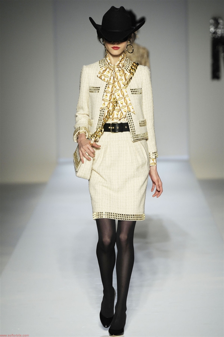 Moschino 2010-2011 Sonbahar/Kış