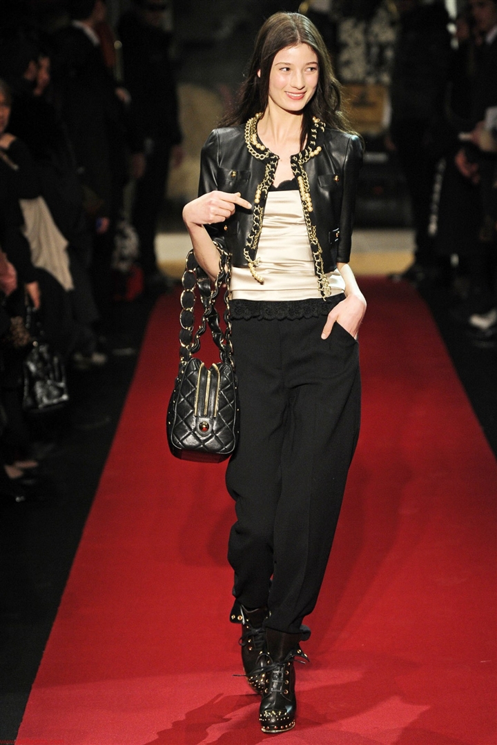 Moschino Cheap & Chic 2010-2011 Sonbahar/Kış