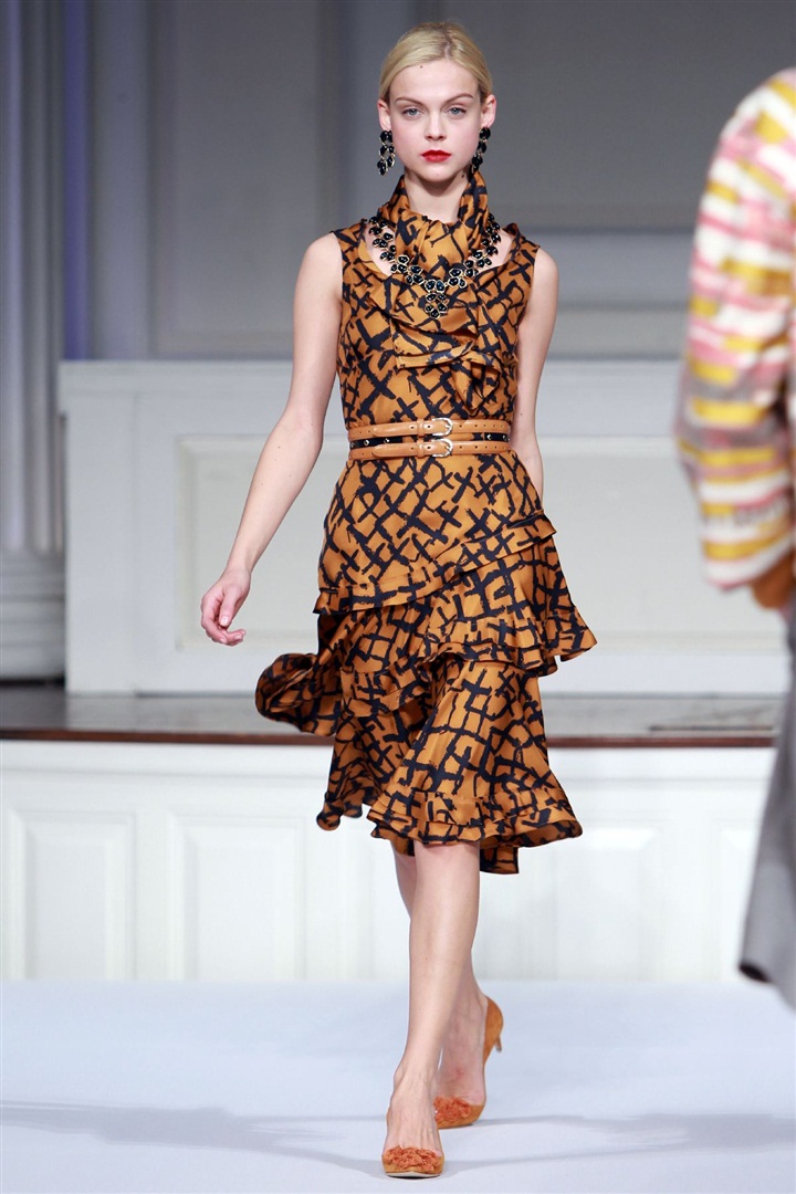 Oscar de la Renta'nın 2011 Pre-Fall koleksiyonu kraliyet düğününü andırıyor.