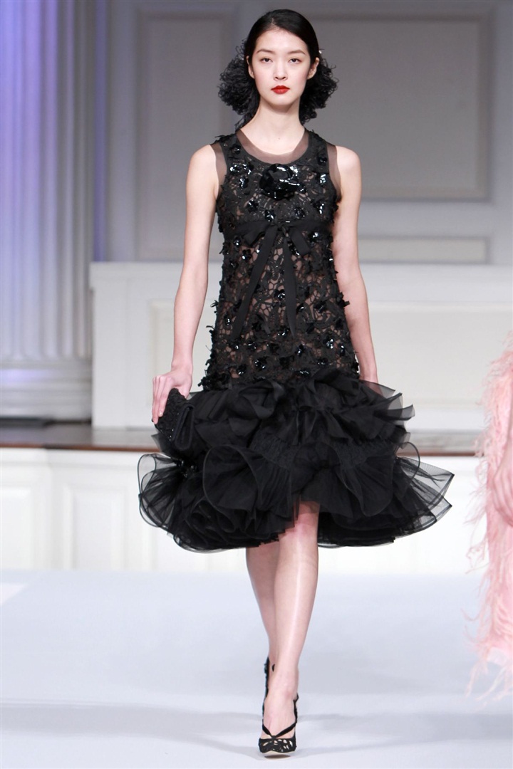 Oscar de la Renta'nın 2011 Pre-Fall koleksiyonu kraliyet düğününü andırıyor.