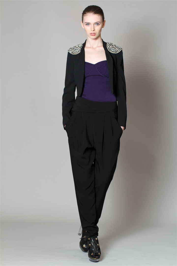 Temperley London da 2011 Pre-Fall (Sonbahar Öncesi) Koleksiyonu'nu sundu.