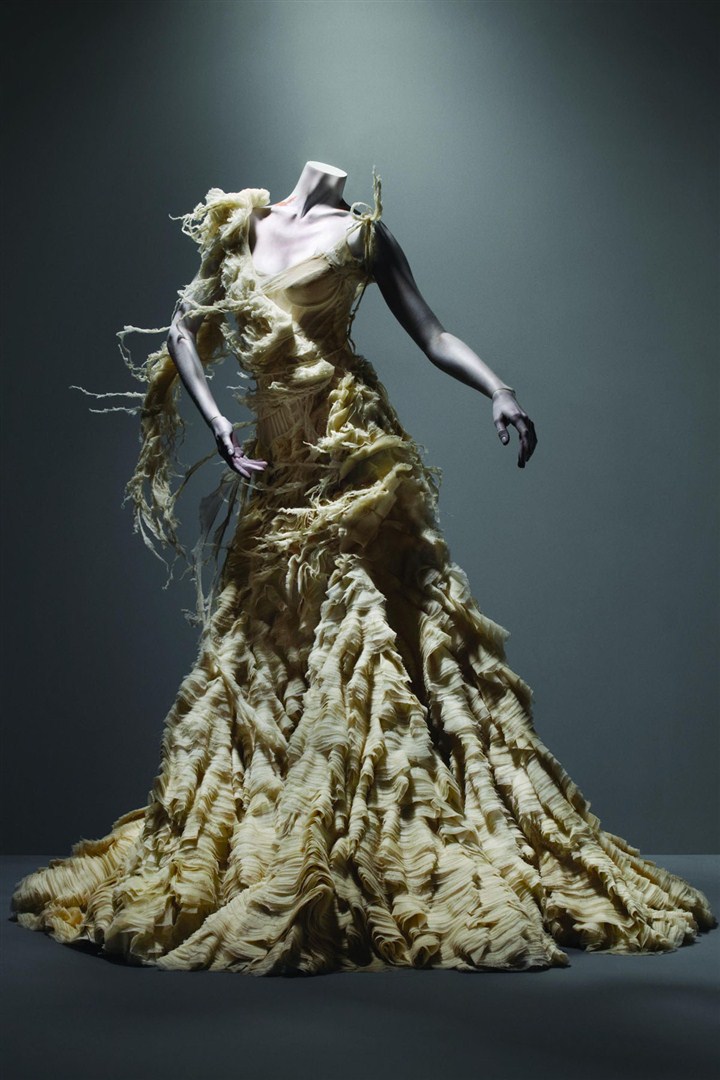 New York Metropolitan Müzesi'ndeki Alexander McQueen sergisi için son gün 7 Ağustos.