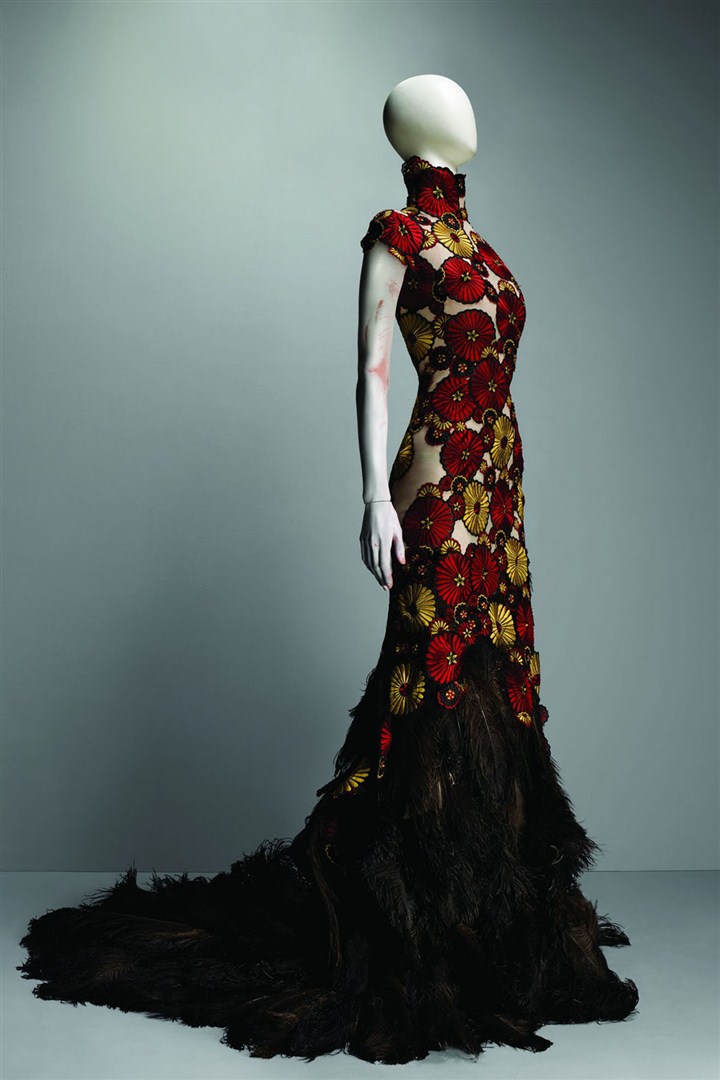 New York Metropolitan Müzesi'ndeki Alexander McQueen sergisi için son gün 7 Ağustos.