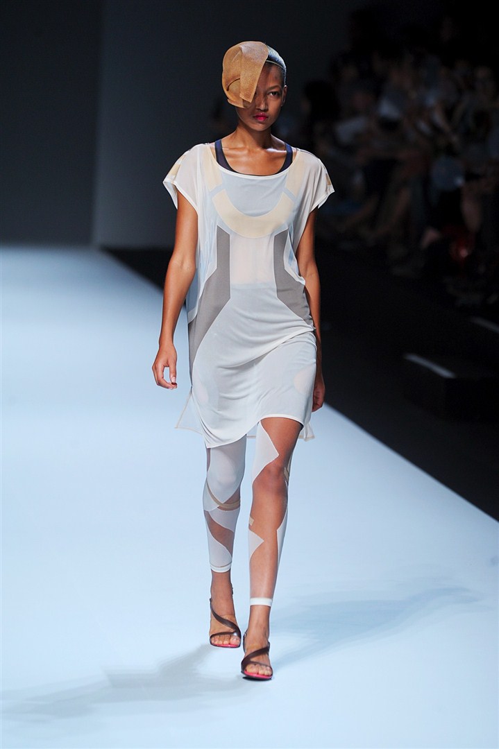 Issey Miyake 2012 İlkbahar/Yaz