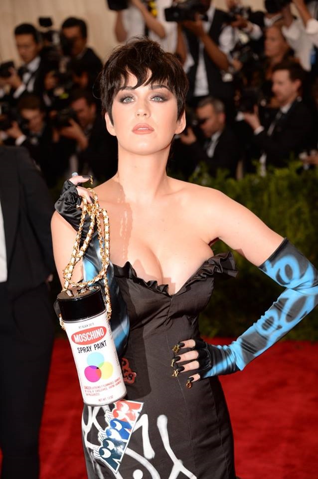 Katy Perry'nin Moschino Görünümleri