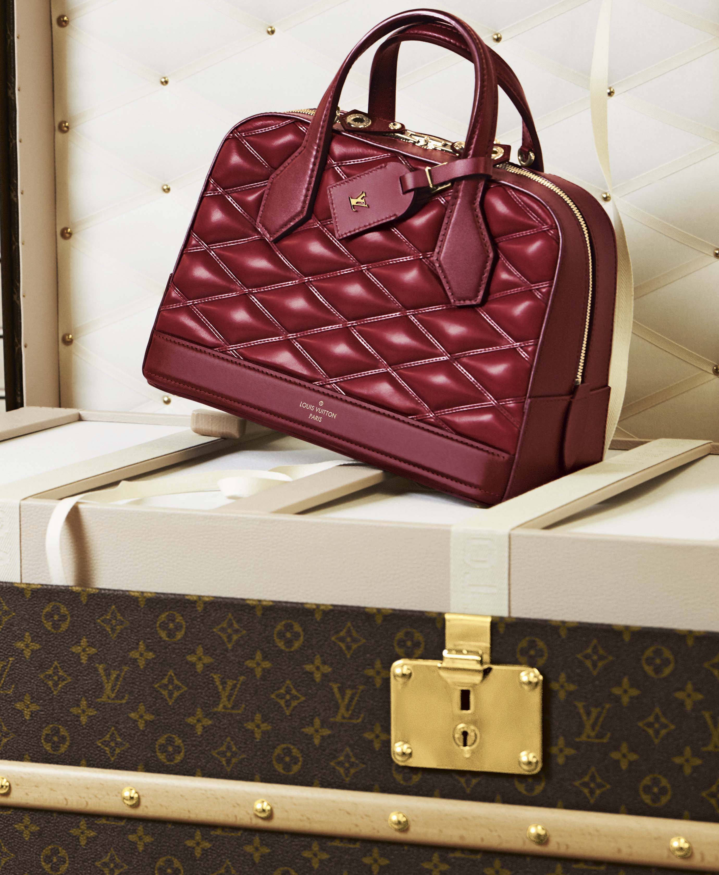 Volez Voguez Voyagez　Louis Vuitton Volez, Voguez, Voyagez | Vogue Türkiye