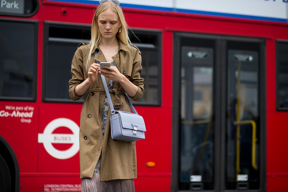 Sokak Stili: 2016 İlkbahar Londra Moda Haftası 4. Gün