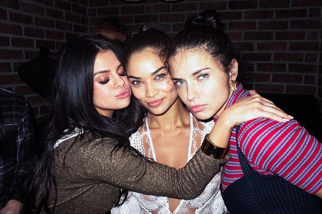 Adriana Lima'dan Kendall Jenner'a Instagram'da Victoria's Secret Melekleri