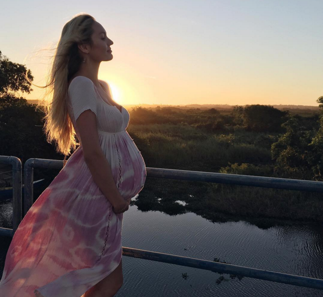 Candice Swanepoel'in Bohem Hamile Stili