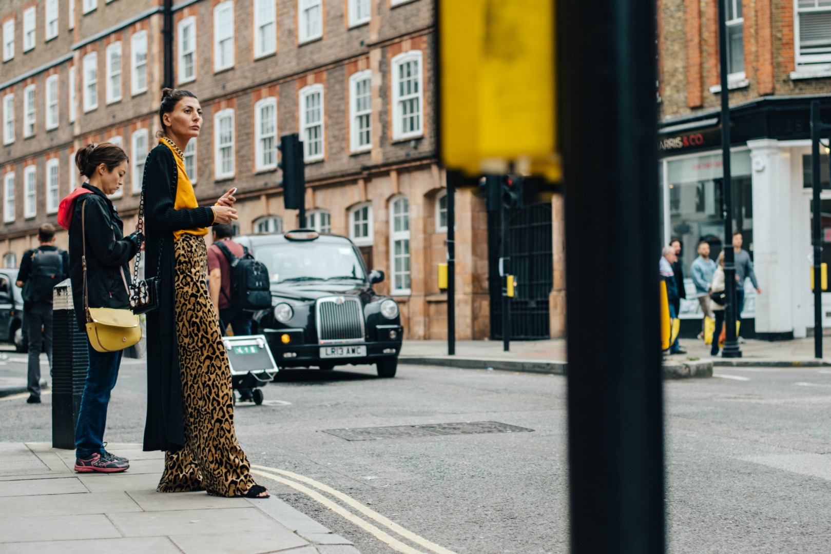 Sokak Stili: 2017 İlkbahar/Yaz Londra Moda Haftası 1. ve 2. Gün