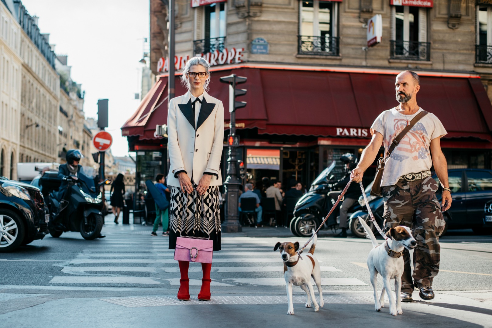 Sokak Stili: 2017 İlkbahar/Yaz Paris Moda Haftası 1. ve 2. Gün