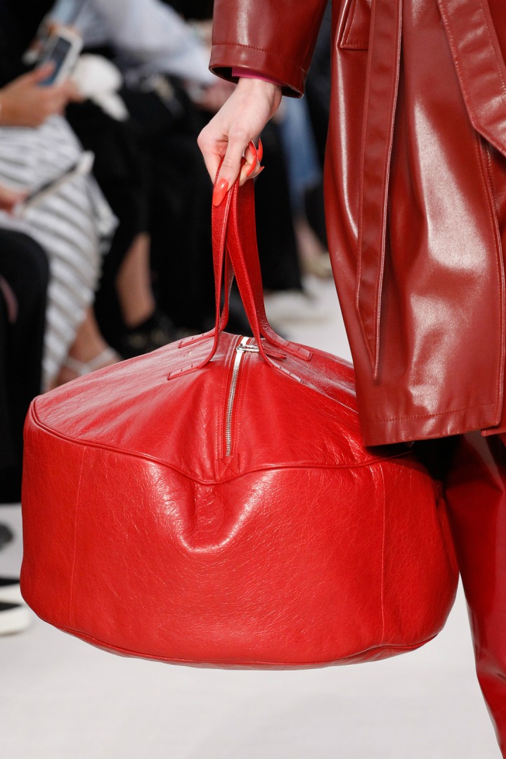 Balenciaga'dan 2017 İlkbahar/Yaz Modasına Damga Vuracak 8 Parça