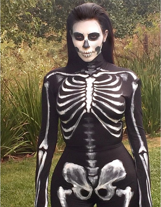 Kim Kardashian'dan Emily Ratajkowski'ye Ünlülerin En Yaratıcı Halloween Kostümleri