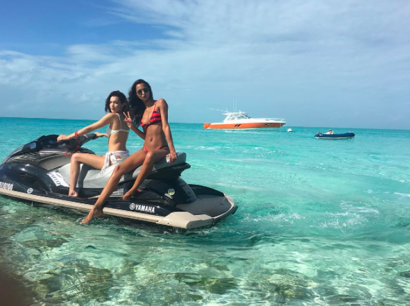 Bella Hadid ve Model Çetesinin Sıcak Bahamalar Kaçamağı