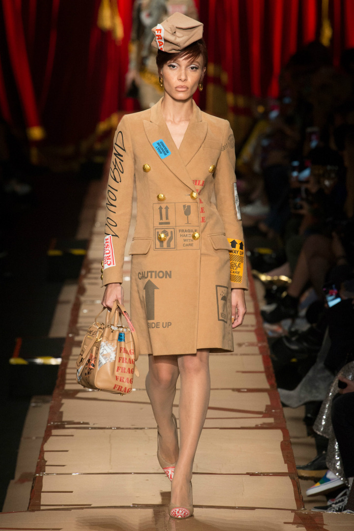 Moschino 2017-18 Sonbahar/Kış