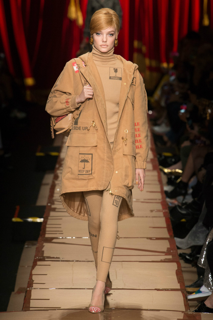 Moschino 2017-18 Sonbahar/Kış