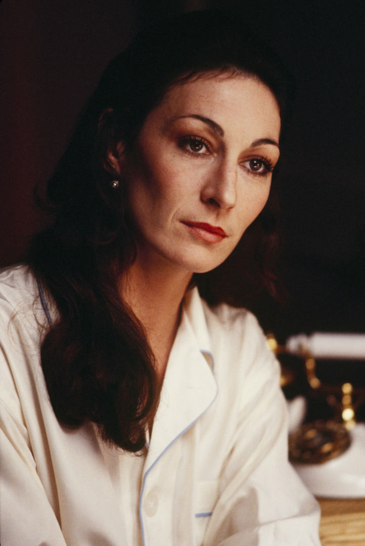 Anjelica Huston'ın İkonik Stilinden Öğrendiklerimiz