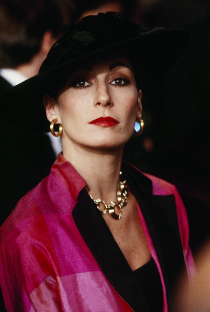 Anjelica Huston'ın İkonik Stilinden Öğrendiklerimiz