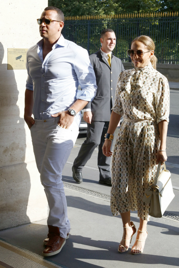 Jennifer Lopez ve Alex Rodriguez'in Paris Çıkarması