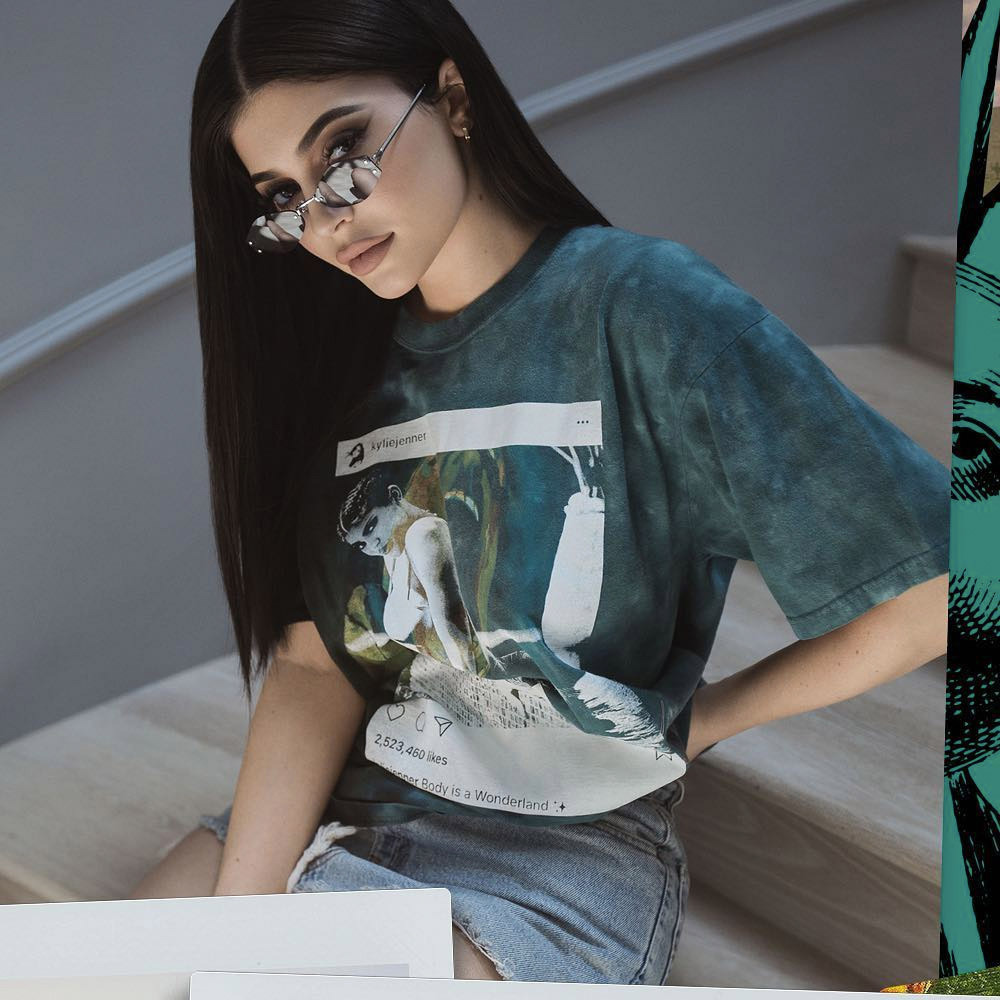 Kendall ve Kylie Jenner'den Olay Yaratan Tişörtler