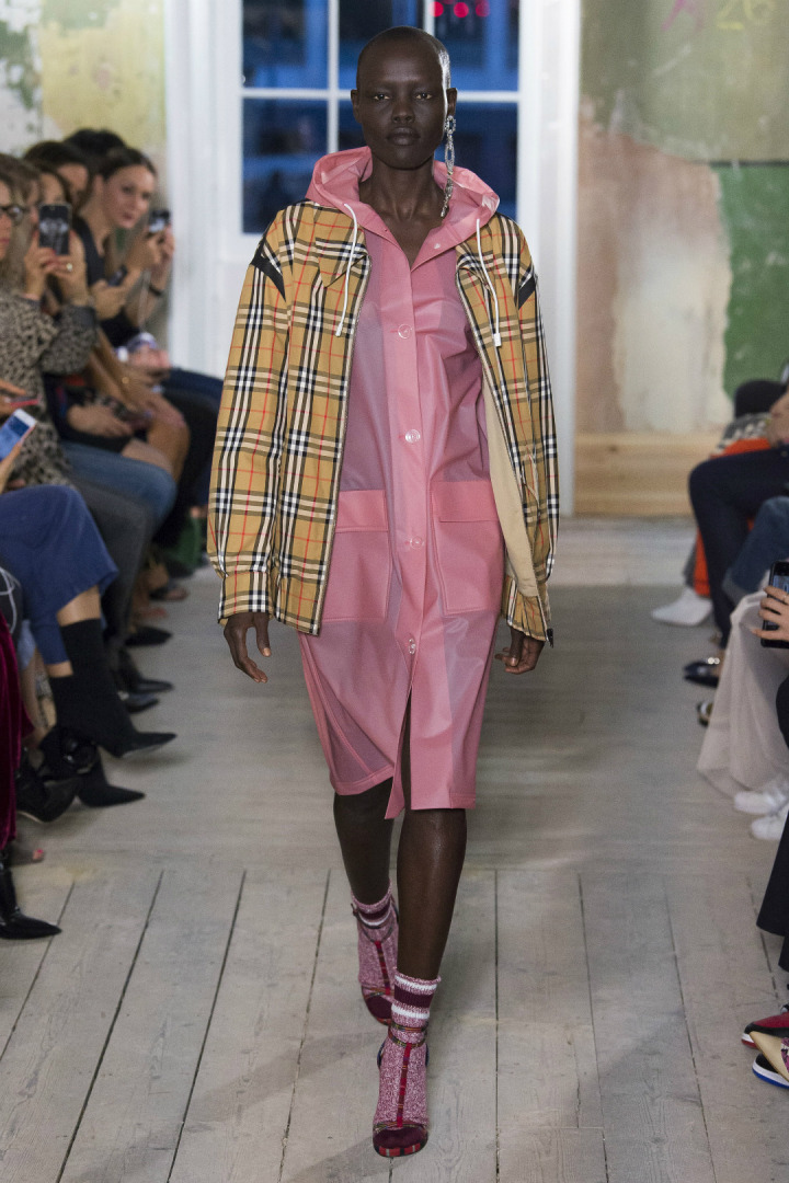 Burberry 2017-18 Sonbahar/Kış