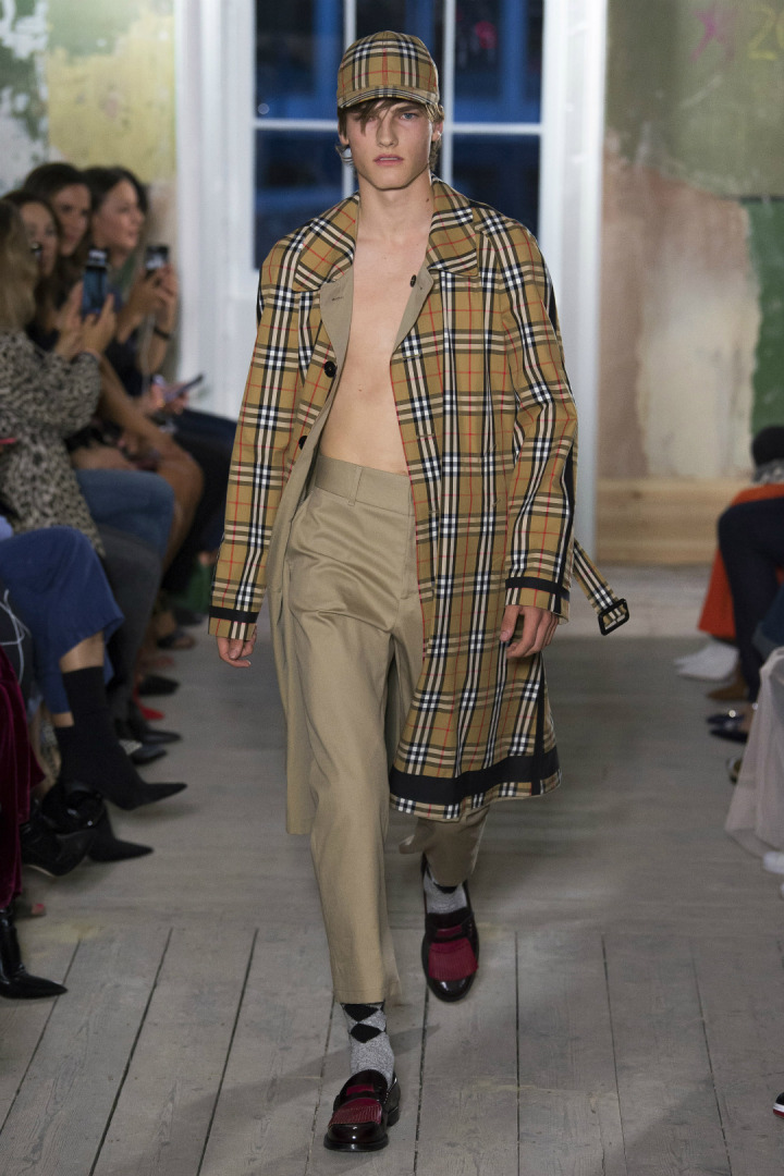 Burberry 2017-18 Sonbahar/Kış