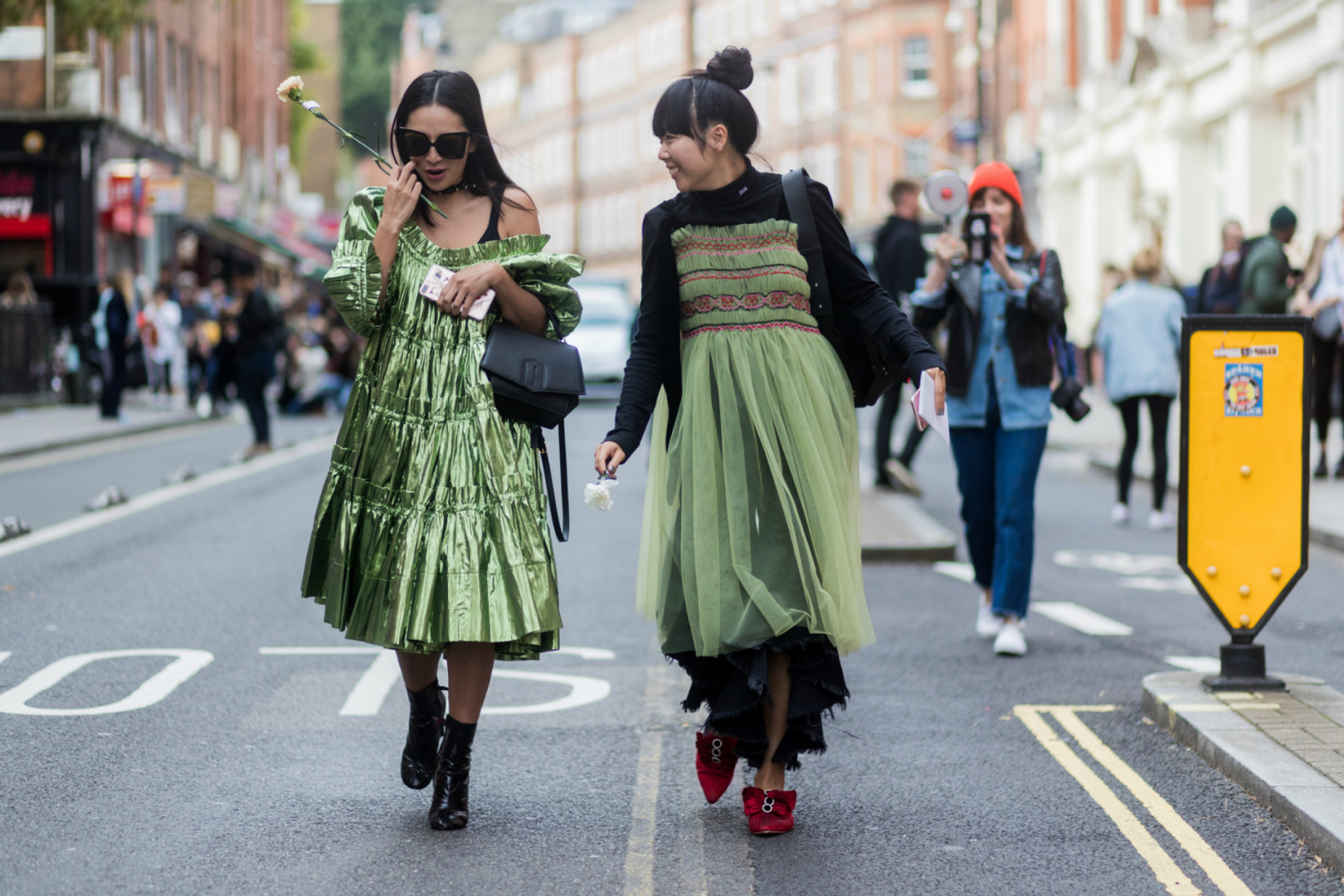 Sokak Stili: 2018 İlkbahar/Yaz Londra Moda Haftası