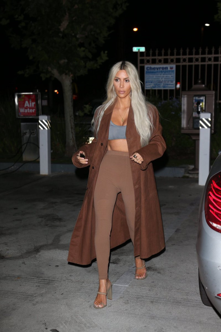 Yeezy Season 6'da Kim Kardashian Farkı