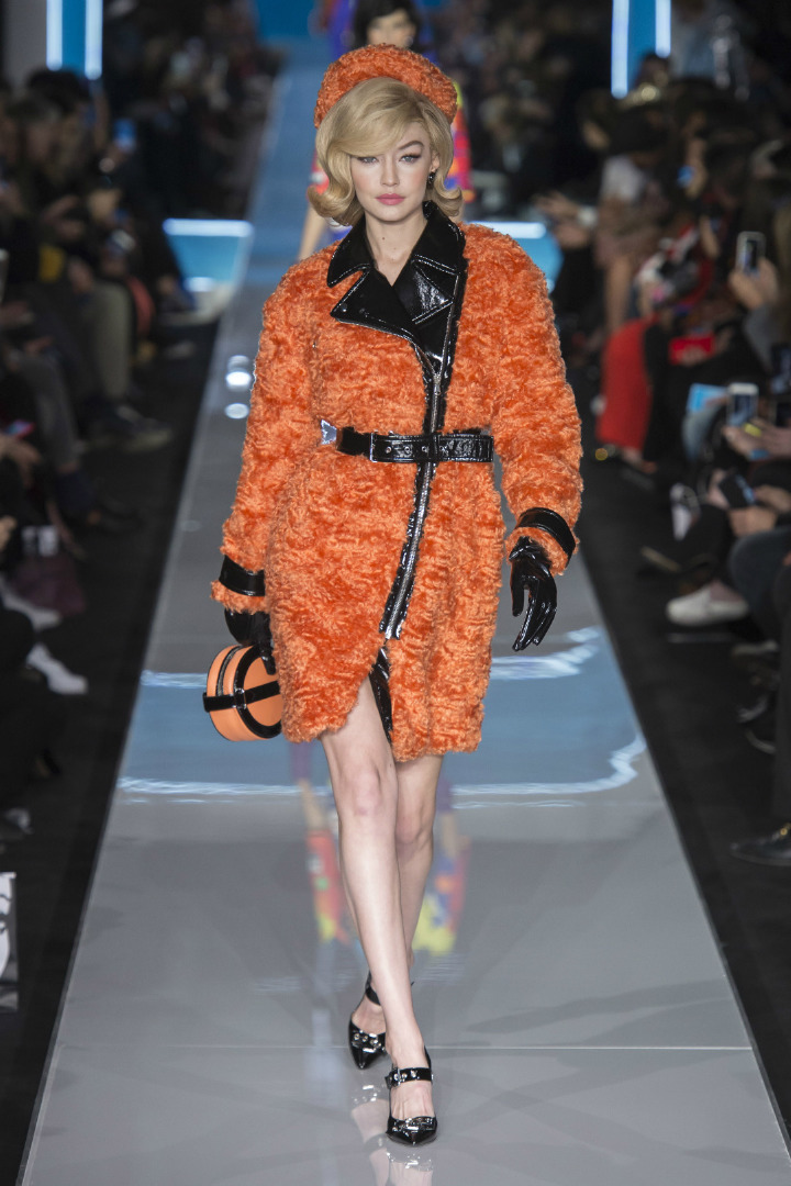 Moschino 2018-19 Sonbahar/Kış