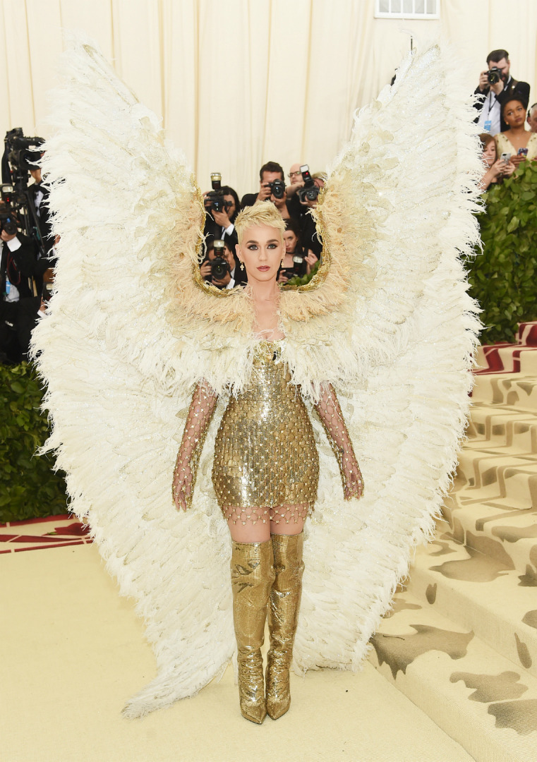 Katy Perry, Kıyafet: Versace