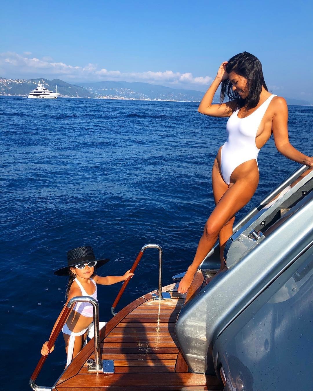 Kourtney Kardashian'ın Tatlı Akdeniz Kaçamağı