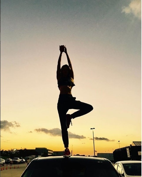 #FitnessFriday: Stella Maxwell'in İlham Veren Yoga Obsesyonu